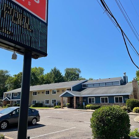 Nichols Inn & Suites Hastings Екстериор снимка