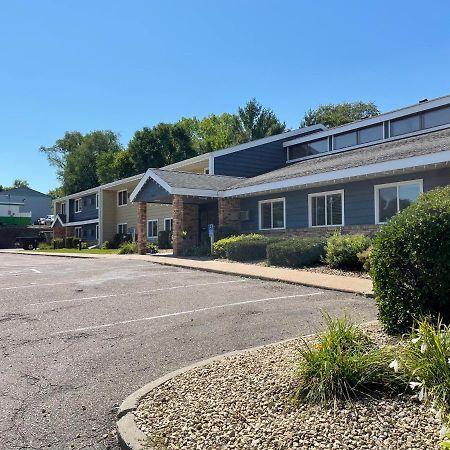 Nichols Inn & Suites Hastings Екстериор снимка