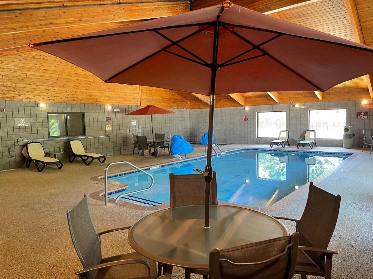 Nichols Inn & Suites Hastings Екстериор снимка