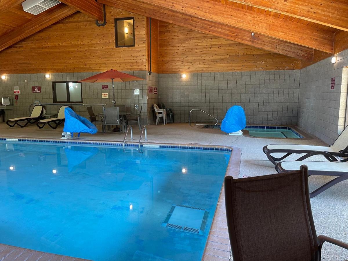 Nichols Inn & Suites Hastings Екстериор снимка