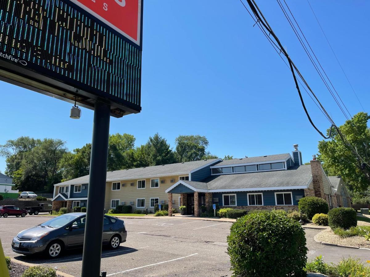 Nichols Inn & Suites Hastings Екстериор снимка