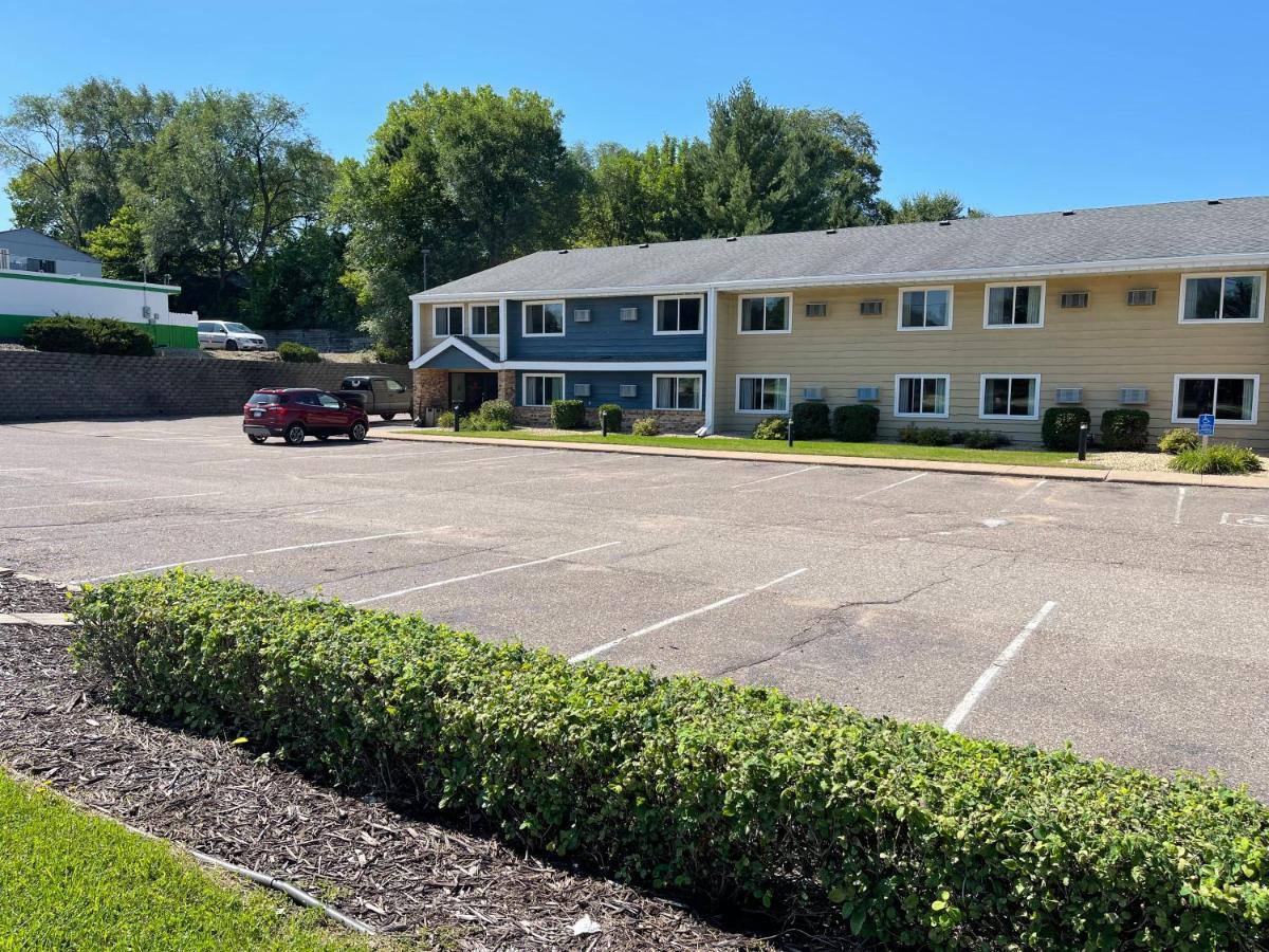 Nichols Inn & Suites Hastings Екстериор снимка