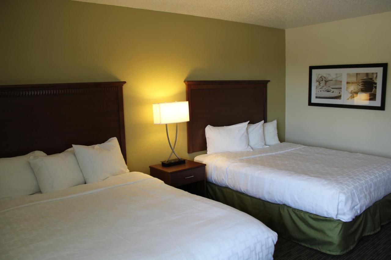 Nichols Inn & Suites Hastings Стая снимка