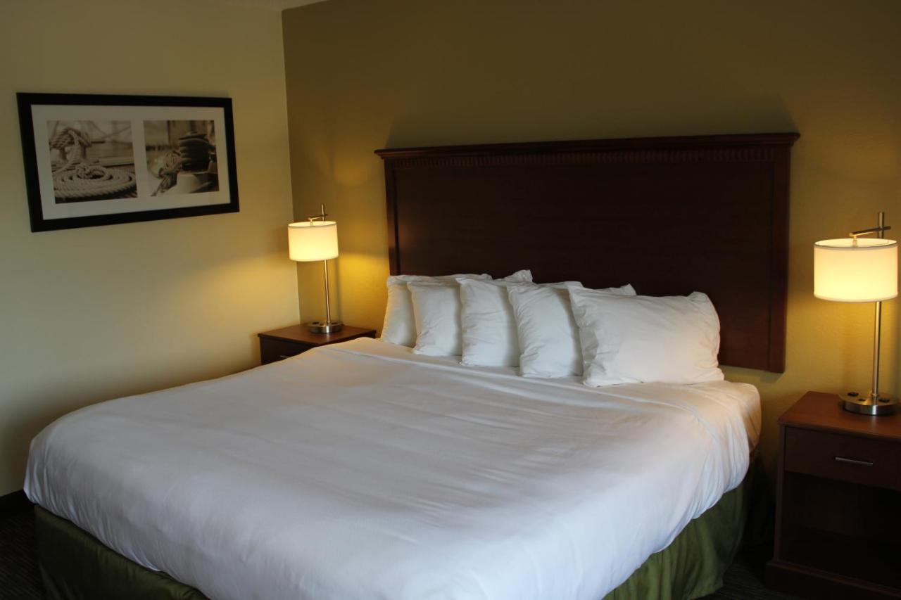 Nichols Inn & Suites Hastings Стая снимка